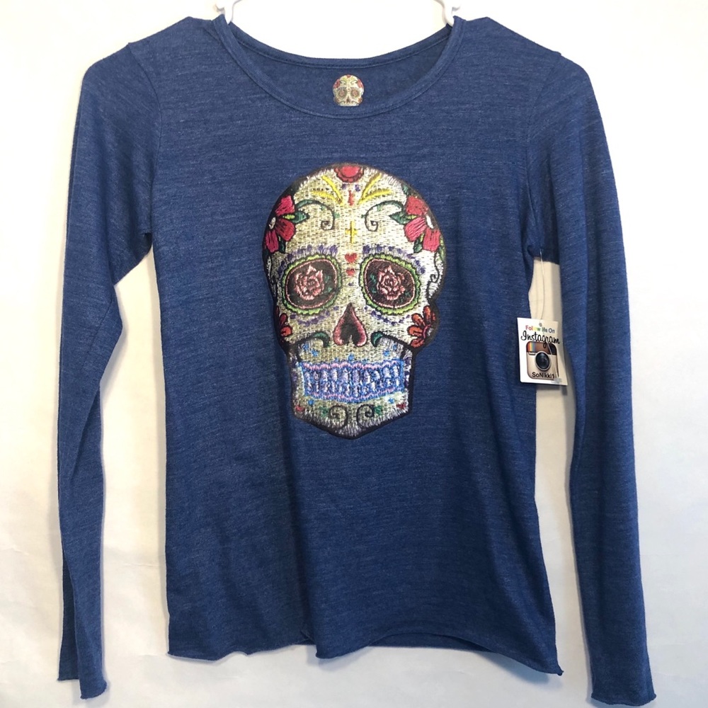 NWT So Nikki skull tee with ripped back detail.
